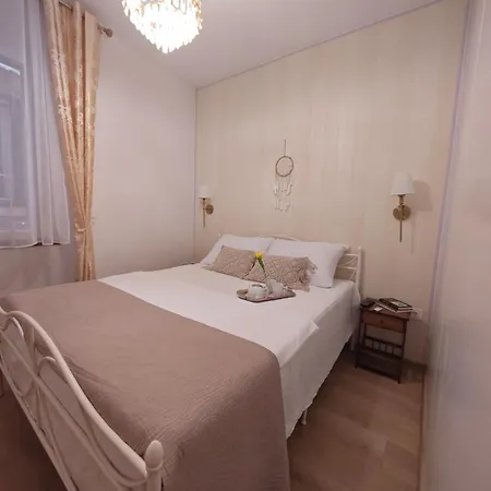 Q 4star Apartment