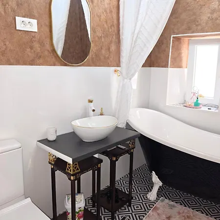 Q 4star Apartment